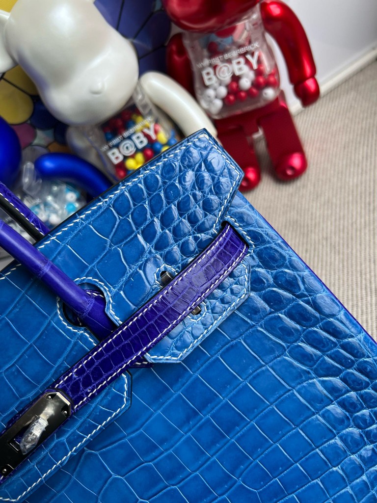 Hermès(爱马仕)Birkin 铂金包 Crocodile shiny 亮面鳄鱼 7Q 希腊蓝 拼 7T 电光蓝 马蹄印 银扣 30cm 顶级手缝-拉尔森鳄鱼皮具定制 - 爱马仕包包官网 Hermès(爱马仕)Birkin 铂金包 Crocodile shiny 亮面鳄鱼 7Q 希腊蓝 拼 7T 电光蓝 马蹄印 银扣 30cm 顶级手缝