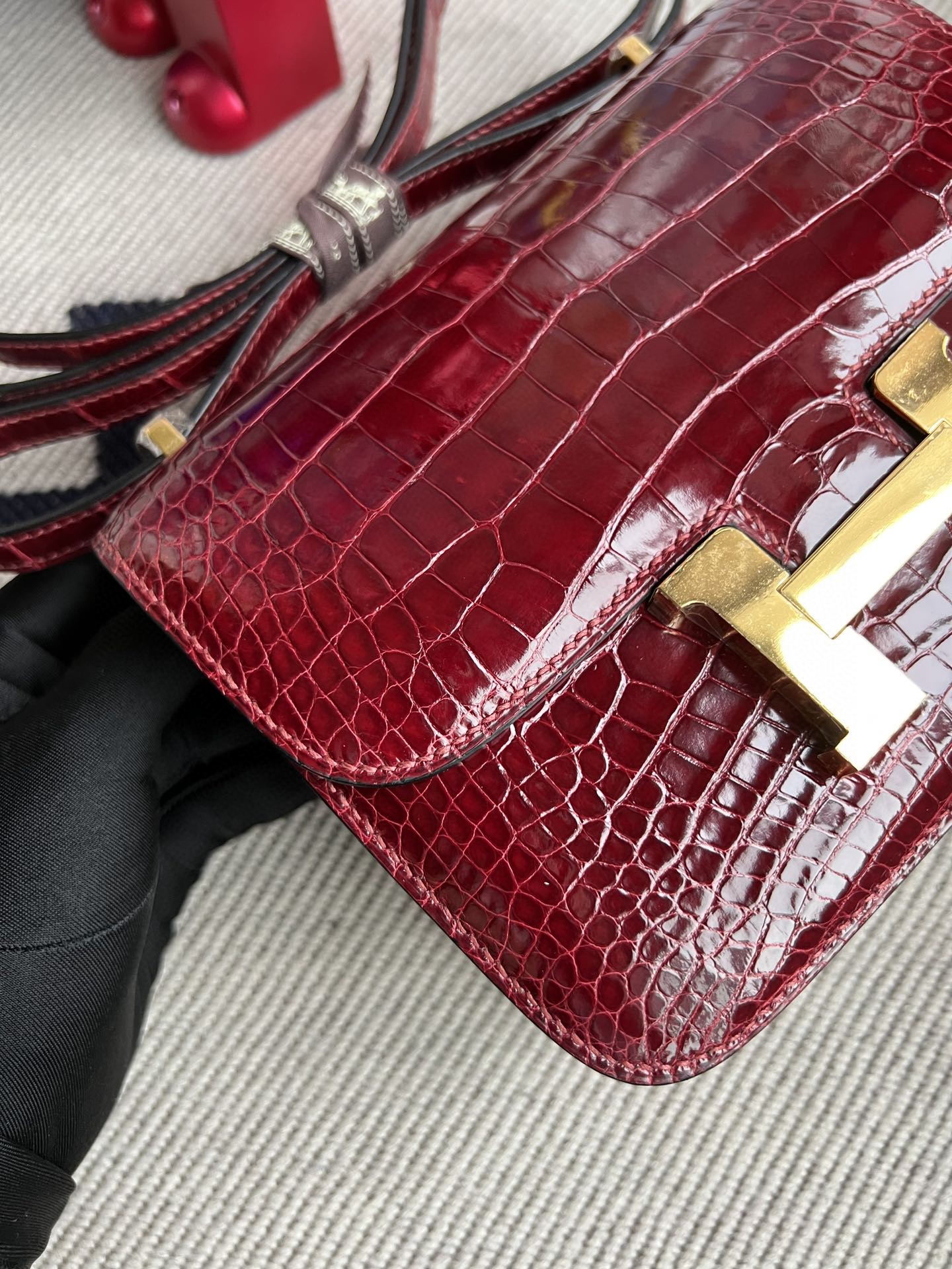 Hermès（爱马仕）Constance 康斯坦斯 Alligator shiny 亮面鳄鱼 F5 勃艮第酒红 金扣 18cm 顶级手缝