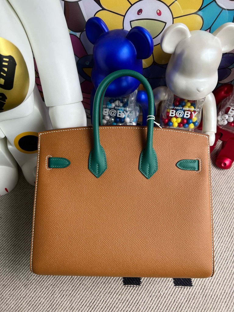 Hermès(爱马仕)Birkin 铂金包 Epsom 掌纹皮 ck37 金棕色 gold 拼 z6 孔雀绿 马蹄印 外缝 金扣 25cm 顶级手缝-拉尔森鳄鱼皮具定制 - 爱马仕包包官网 Hermès(爱马仕)Birkin 铂金包 Epsom 掌纹皮 ck37 金棕色 gold 拼 z6 孔雀绿 马蹄印 外缝 金扣 25cm 顶级手缝