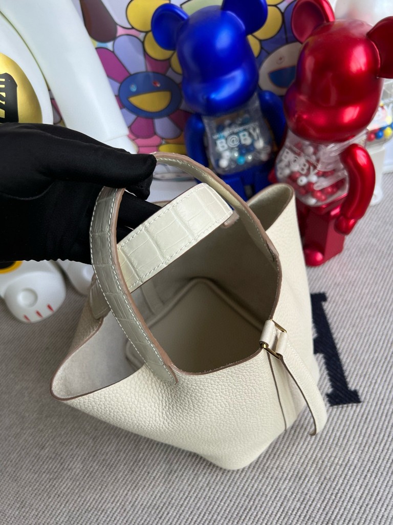 Hermès(爱马仕)Picotin 菜篮子 touch 奶昔白 雾面鳄鱼 金扣 18cm 顶级手缝-拉尔森鳄鱼皮具定制 - 爱马仕包包官网 Hermès(爱马仕)Picotin 菜篮子 touch 奶昔白 雾面鳄鱼 金扣 18cm 顶级手缝