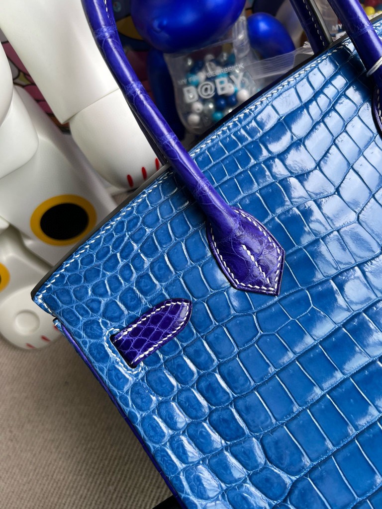 Hermès(爱马仕)Birkin 铂金包 Crocodile shiny 亮面鳄鱼 7Q 希腊蓝 拼 7T 电光蓝 马蹄印 银扣 30cm 顶级手缝-拉尔森鳄鱼皮具定制 - 爱马仕包包官网 Hermès(爱马仕)Birkin 铂金包 Crocodile shiny 亮面鳄鱼 7Q 希腊蓝 拼 7T 电光蓝 马蹄印 银扣 30cm 顶级手缝
