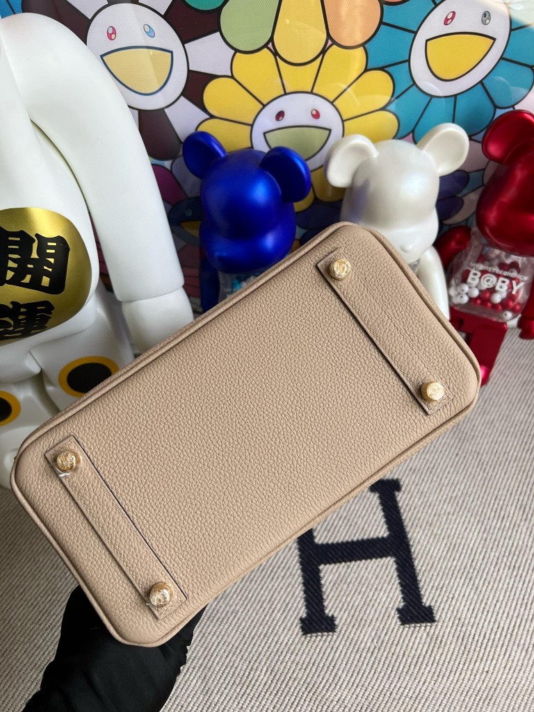 Hermès(爱马仕)Birkin 铂金包 原厂小牛皮 togo S2 风衣灰 Trench 金扣 25cm 顶级手缝-拉尔森鳄鱼皮具定制 - 爱马仕包包官网 Hermès(爱马仕)Birkin 铂金包 原厂小牛皮 togo S2 风衣灰 Trench 金扣 25cm 顶级手缝