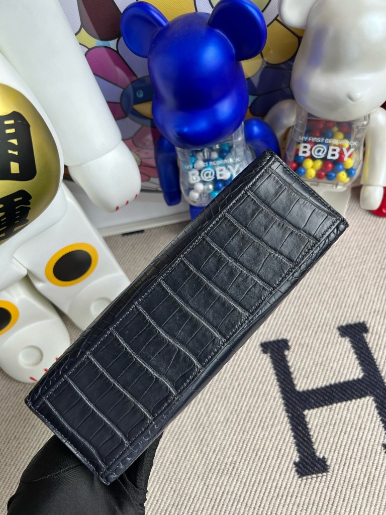 Hermès(爱马仕)Mini kelly pochette Alligator matt 雾面鳄鱼 深海蓝 blue indigo 银扣 22cm 手拿包-拉尔森鳄鱼皮具定制 - 爱马仕包包官网 Hermès(爱马仕)Mini kelly pochette Alligator matt 雾面鳄鱼 深海蓝 blue indigo 银扣 22cm 手拿包