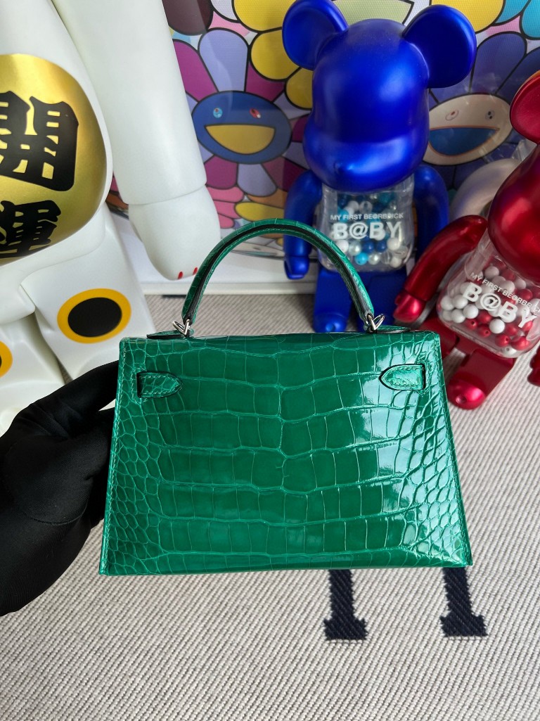 Hermès(爱马仕)Mini kelly ll Alligator shiny 亮面鳄鱼 6Q 翡翠绿 银扣 顶级手缝-拉尔森鳄鱼皮具定制 - 爱马仕包包官网 Hermès(爱马仕)Mini kelly ll Alligator shiny 亮面鳄鱼 6Q 翡翠绿 银扣 顶级手缝