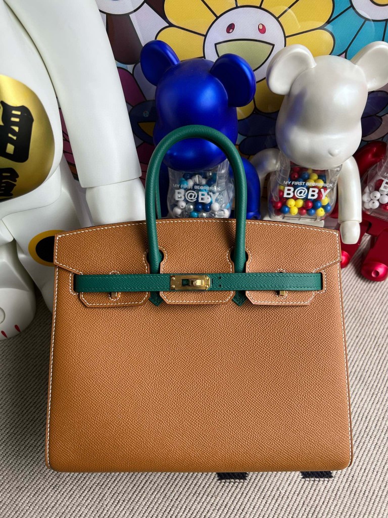Hermès(爱马仕)Birkin 铂金包 Epsom 掌纹皮 ck37 金棕色 gold 拼 z6 孔雀绿 马蹄印 外缝 金扣 25cm 顶级手缝-拉尔森鳄鱼皮具定制 - 爱马仕包包官网 Hermès(爱马仕)Birkin 铂金包 Epsom 掌纹皮 ck37 金棕色 gold 拼 z6 孔雀绿 马蹄印 外缝 金扣 25cm 顶级手缝