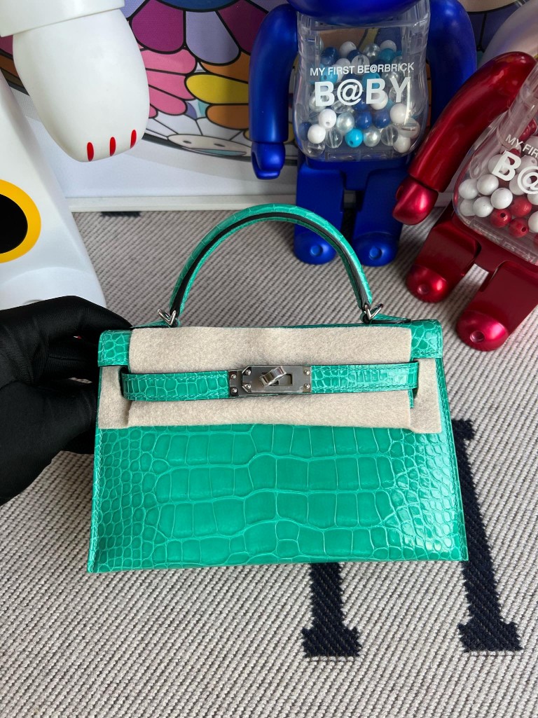 Hermès(爱马仕)Mini kelly ll Alligator shiny 亮面鳄鱼 薄荷绿 银扣 顶级手缝-拉尔森鳄鱼皮具定制 - 爱马仕包包官网 Hermès(爱马仕)Mini kelly ll Alligator shiny 亮面鳄鱼 薄荷绿 银扣 顶级手缝