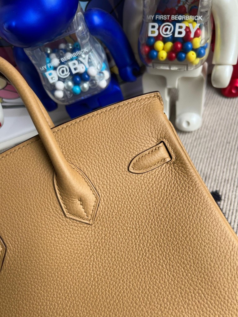 Hermès(爱马仕)Birkin 铂金包 原厂小牛皮 饼干色 Biscuit 银扣 25cm 顶级手缝-拉尔森鳄鱼皮具定制 - 爱马仕包包官网 Hermès(爱马仕)Birkin 铂金包 原厂小牛皮 饼干色 Biscuit 银扣 25cm 顶级手缝