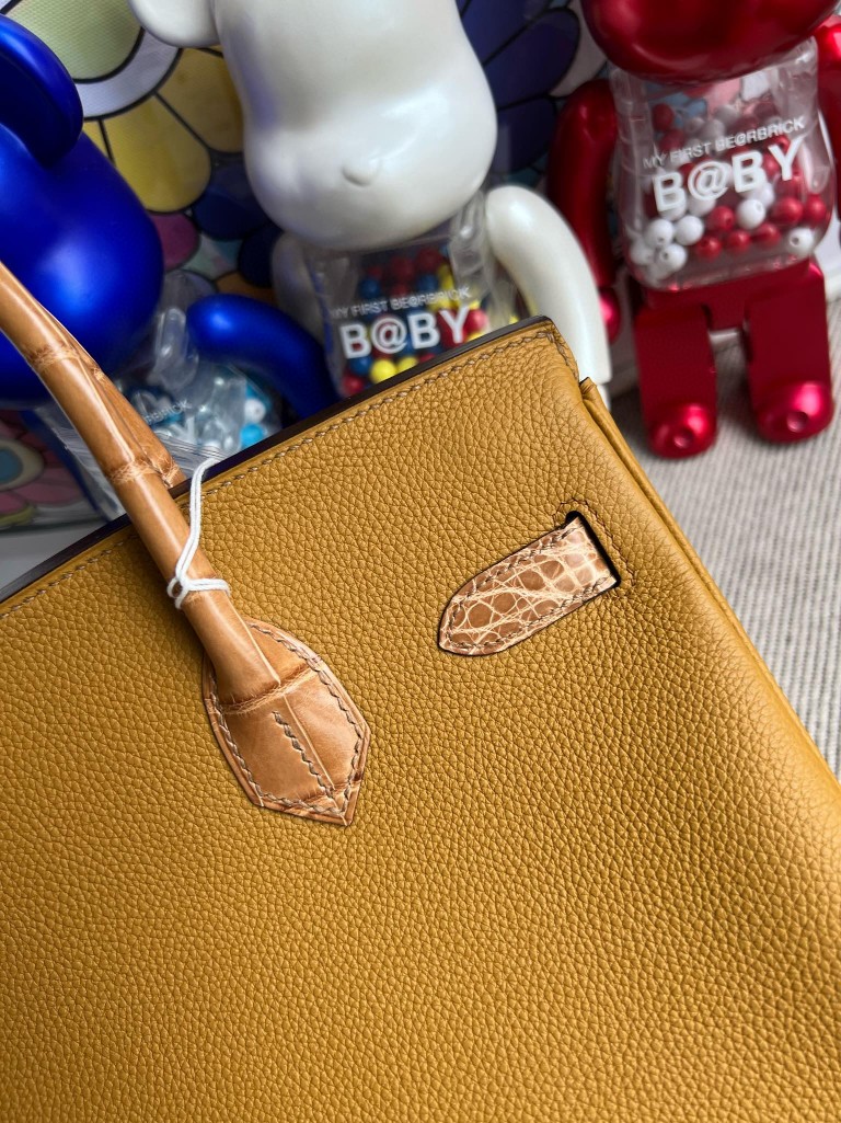 Hermès(爱马仕)Birkin Touch 系列 芝麻色 拼 杏色 鳄鱼 金扣 30cm 顶级手缝-拉尔森鳄鱼皮具定制 - 爱马仕包包官网 Hermès(爱马仕)Birkin Touch 系列 芝麻色 拼 杏色 鳄鱼 金扣 30cm 顶级手缝