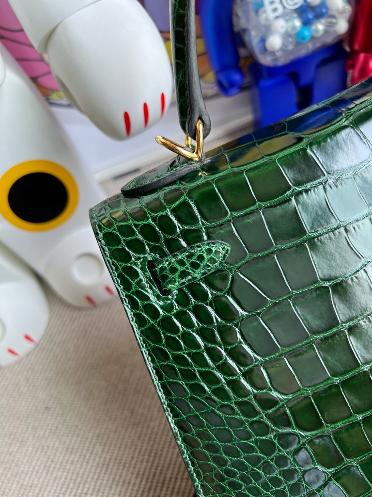 Hermès（爱马仕）Kelly 凯莉包 Alligator shiny 亮面鳄鱼 ck67 祖母绿 金扣 25cm
