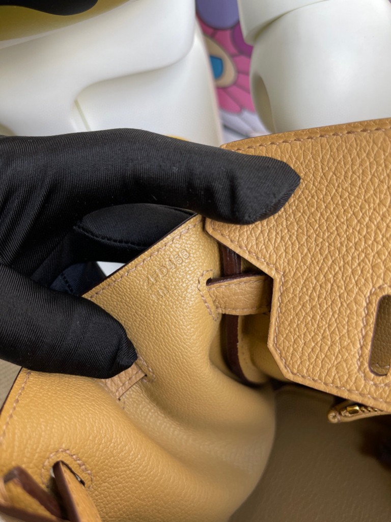 Hermès(爱马仕)Birkin 铂金包 原厂小牛皮 4B 饼干色 金扣 25cm 顶级手缝-拉尔森鳄鱼皮具定制 - 爱马仕包包官网 Hermès(爱马仕)Birkin 铂金包 原厂小牛皮 4B 饼干色 金扣 25cm 顶级手缝