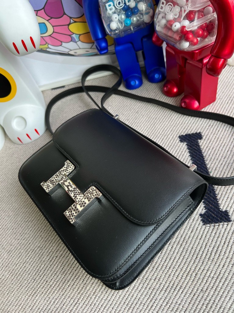 Hermès(爱马仕)Constance 康斯坦斯 boxcalf 黑色 拼 蜥蜴扣 18cm-拉尔森鳄鱼皮具定制 - 爱马仕包包官网 Hermès(爱马仕)Constance 康斯坦斯 boxcalf 黑色 拼 蜥蜴扣 18cm