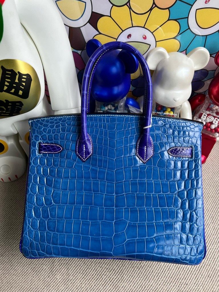 Hermès(爱马仕)Birkin 铂金包 Crocodile shiny 亮面鳄鱼 7Q 希腊蓝 拼 7T 电光蓝 马蹄印 银扣 30cm 顶级手缝-拉尔森鳄鱼皮具定制 - 爱马仕包包官网 Hermès(爱马仕)Birkin 铂金包 Crocodile shiny 亮面鳄鱼 7Q 希腊蓝 拼 7T 电光蓝 马蹄印 银扣 30cm 顶级手缝