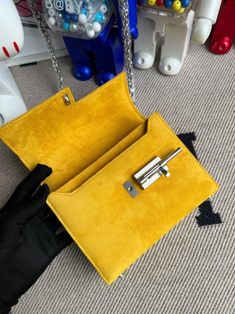 Hermès(爱马仕)Verrou 机枪包 麂皮 9D 琥珀黄 Ambre 银扣 17cm 顶级手缝-拉尔森鳄鱼皮具定制 - 爱马仕包包官网 Hermès(爱马仕)Verrou 机枪包 麂皮 9D 琥珀黄 Ambre 银扣 17cm 顶级手缝