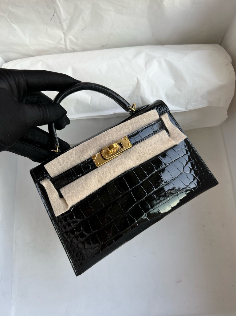 Hermès(爱马仕)Mini kelly ll Alligator shiny 亮面鳄鱼 ck89 黑色 Noir 金扣 顶级手缝-拉尔森鳄鱼皮具定制 - 爱马仕包包官网 Hermès(爱马仕)Mini kelly ll Alligator shiny 亮面鳄鱼 ck89 黑色 Noir 金扣 顶级手缝