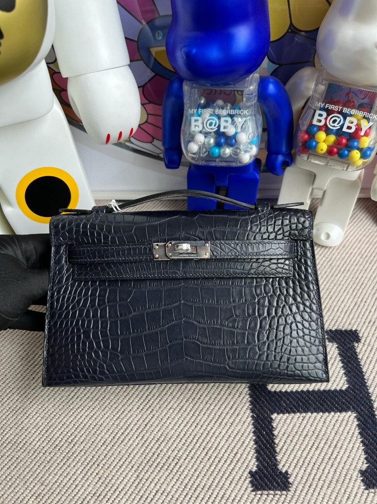 Hermès(爱马仕)Mini kelly pochette Alligator matt 雾面鳄鱼 深海蓝 blue indigo 银扣 22cm 手拿包-拉尔森鳄鱼皮具定制 - 爱马仕包包官网 Hermès(爱马仕)Mini kelly pochette Alligator matt 雾面鳄鱼 深海蓝 blue indigo 银扣 22cm 手拿包
