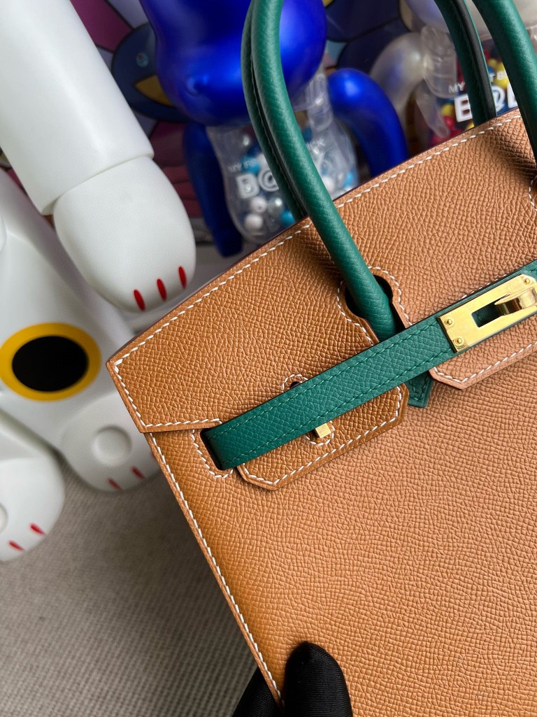 Hermès(爱马仕)Birkin 铂金包 Epsom 掌纹皮 ck37 金棕色 gold 拼 z6 孔雀绿 马蹄印 外缝 金扣 25cm 顶级手缝-拉尔森鳄鱼皮具定制 - 爱马仕包包官网 Hermès(爱马仕)Birkin 铂金包 Epsom 掌纹皮 ck37 金棕色 gold 拼 z6 孔雀绿 马蹄印 外缝 金扣 25cm 顶级手缝