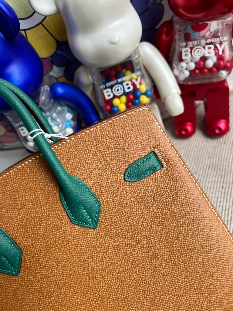 Hermès(爱马仕)Birkin 铂金包 Epsom 掌纹皮 ck37 金棕色 gold 拼 z6 孔雀绿 马蹄印 外缝 金扣 25cm 顶级手缝-拉尔森鳄鱼皮具定制 - 爱马仕包包官网 Hermès(爱马仕)Birkin 铂金包 Epsom 掌纹皮 ck37 金棕色 gold 拼 z6 孔雀绿 马蹄印 外缝 金扣 25cm 顶级手缝