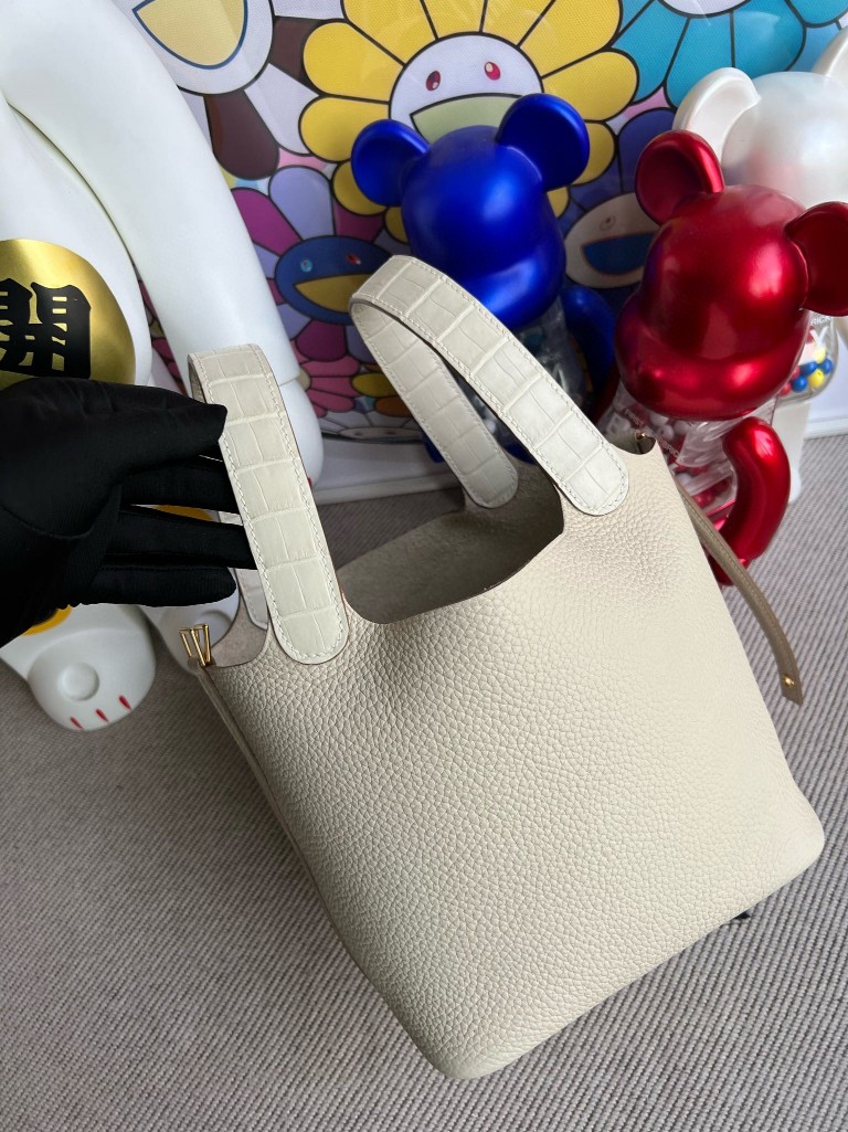 Hermès(爱马仕)Picotin 菜篮子 touch 奶昔白 雾面鳄鱼 金扣 18cm 顶级手缝-拉尔森鳄鱼皮具定制 - 爱马仕包包官网 Hermès(爱马仕)Picotin 菜篮子 touch 奶昔白 雾面鳄鱼 金扣 18cm 顶级手缝