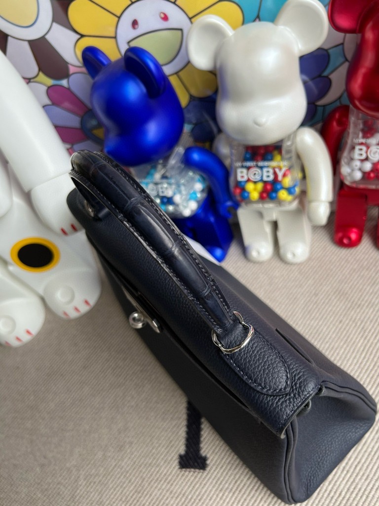 Hermès(爱马仕)Kelly 凯莉包 Touch 系列 午夜蓝 雾面鳄 银扣 28cm 顶级手缝-拉尔森鳄鱼皮具定制 - 爱马仕包包官网 Hermès(爱马仕)Kelly 凯莉包 Touch 系列 午夜蓝 雾面鳄 银扣 28cm 顶级手缝