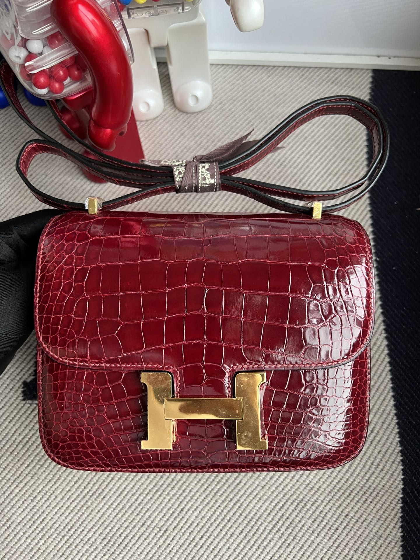Hermès（爱马仕）Constance 康斯坦斯 Alligator shiny 亮面鳄鱼 F5 勃艮第酒红 金扣 18cm 顶级手缝