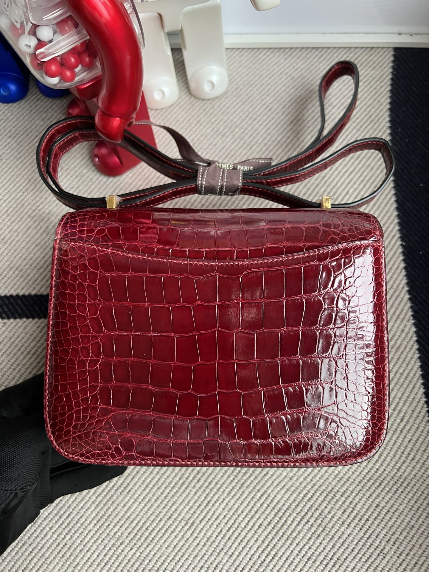 Hermès（爱马仕）Constance 康斯坦斯 Alligator shiny 亮面鳄鱼 F5 勃艮第酒红 金扣 18cm 顶级手缝