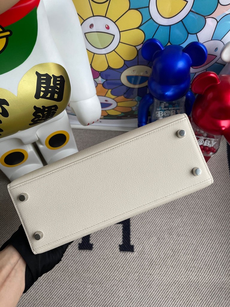 Hermès(爱马仕)Kelly 凯莉包 掌纹皮 Epsom ck10 奶昔白 Craie 银扣 25cm-拉尔森鳄鱼皮具定制 - 爱马仕包包官网 Hermès(爱马仕)Kelly 凯莉包 掌纹皮 Epsom ck10 奶昔白 Craie 银扣 25cm