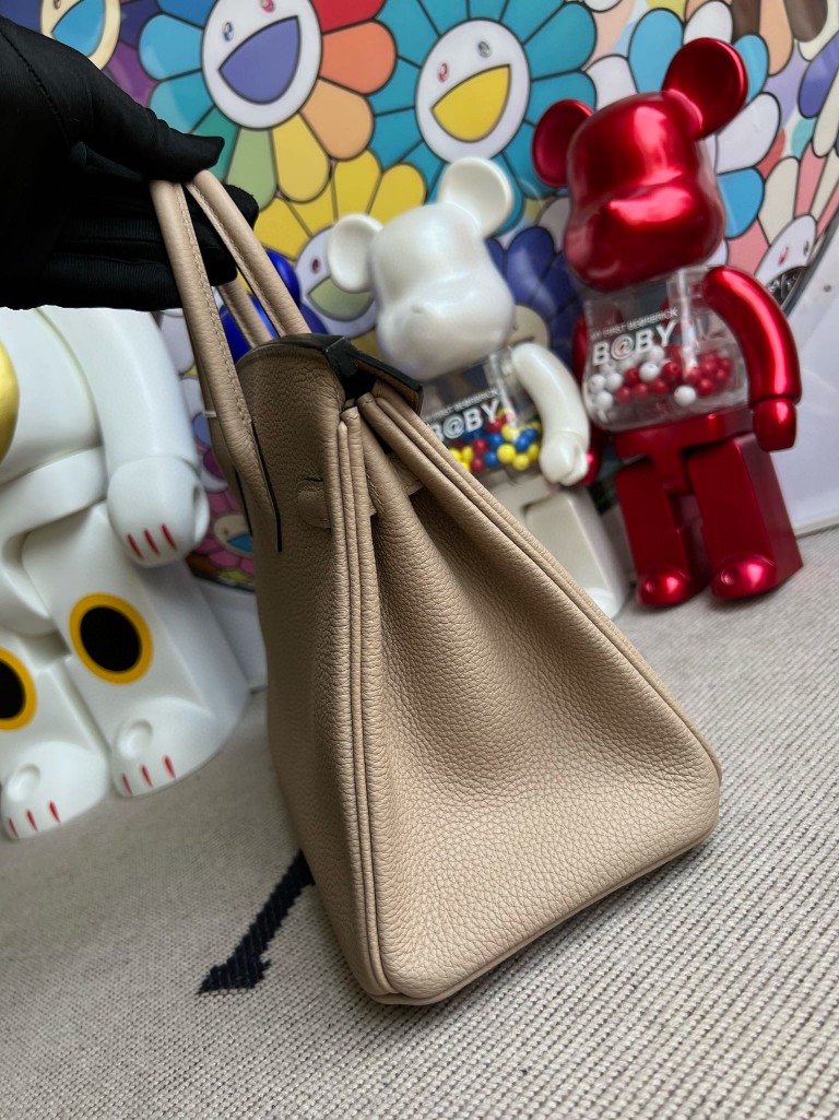 Hermès(爱马仕)Birkin 铂金包 原厂小牛皮 togo S2 风衣灰 Trench 金扣 25cm 顶级手缝-拉尔森鳄鱼皮具定制 - 爱马仕包包官网 Hermès(爱马仕)Birkin 铂金包 原厂小牛皮 togo S2 风衣灰 Trench 金扣 25cm 顶级手缝