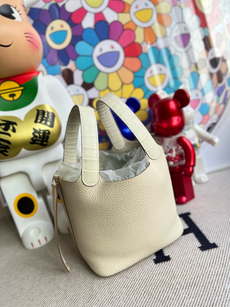 Hermès(爱马仕)Picotin 菜篮子 touch 奶昔白 雾面鳄鱼 金扣 18cm 顶级手缝-拉尔森鳄鱼皮具定制 - 爱马仕包包官网 Hermès(爱马仕)Picotin 菜篮子 touch 奶昔白 雾面鳄鱼 金扣 18cm 顶级手缝