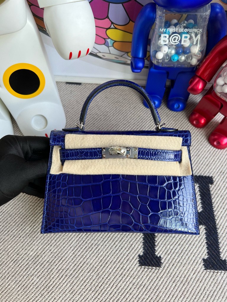 Hermès(爱马仕)Mini kelly ll Alligator shiny 亮面鳄鱼 7T eletric blue 电光蓝 银扣 顶级手缝-拉尔森鳄鱼皮具定制 - 爱马仕包包官网 Hermès(爱马仕)Mini kelly ll Alligator shiny 亮面鳄鱼 7T eletric blue 电光蓝 银扣 顶级手缝