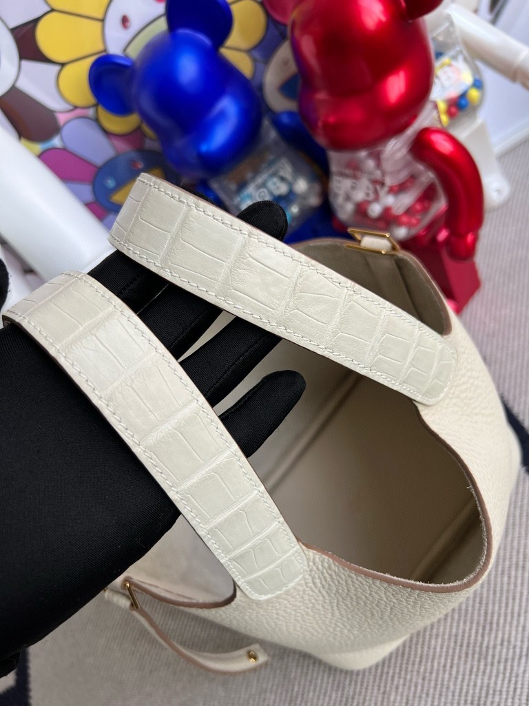 Hermès(爱马仕)Picotin 菜篮子 touch 奶昔白 雾面鳄鱼 金扣 18cm 顶级手缝-拉尔森鳄鱼皮具定制 - 爱马仕包包官网 Hermès(爱马仕)Picotin 菜篮子 touch 奶昔白 雾面鳄鱼 金扣 18cm 顶级手缝