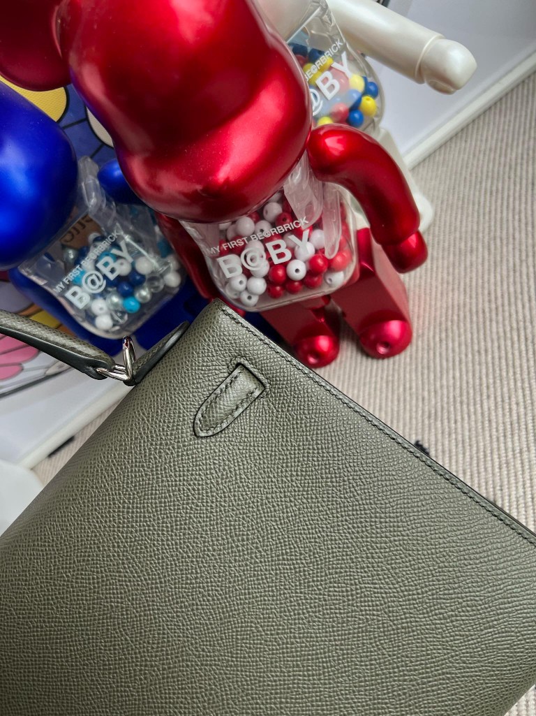 Hermès(爱马仕)Kelly 凯莉包 掌纹皮 Epsom C6 灰绿色 银扣 25cm-拉尔森鳄鱼皮具定制 - 爱马仕包包官网 Hermès(爱马仕)Kelly 凯莉包 掌纹皮 Epsom C6 灰绿色 银扣 25cm