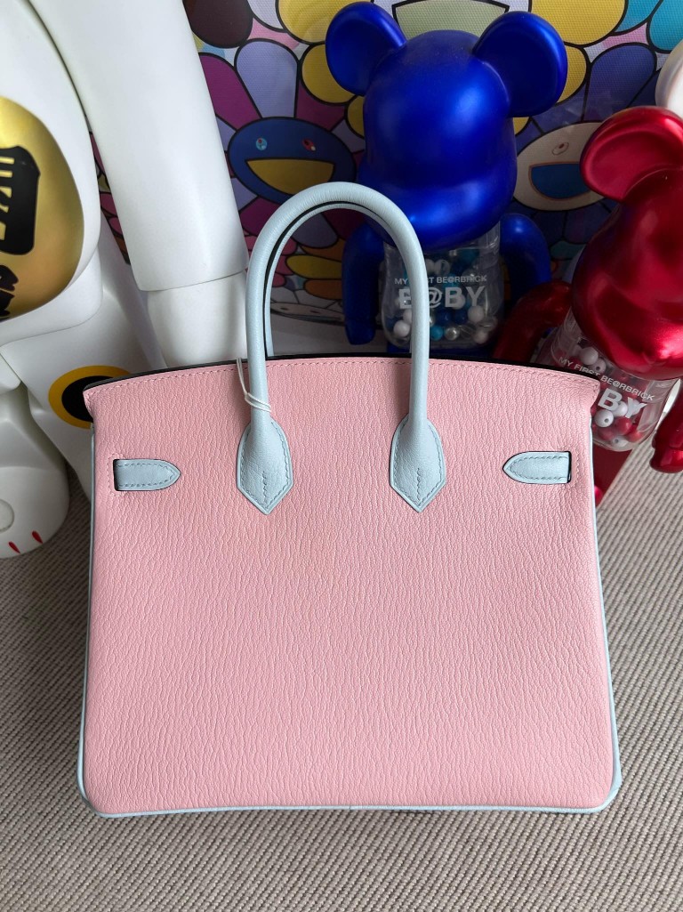 Hermès(爱马仕)Birkin 铂金包 Chevre 山羊皮 3Q粉 拼 T0 雾蓝色 磨砂金扣 25cm 顶级手缝 定制-拉尔森鳄鱼皮具定制 - 爱马仕包包官网 Hermès(爱马仕)Birkin 铂金包 Chevre 山羊皮 3Q粉 拼 T0 雾蓝色 磨砂金扣 25cm 顶级手缝 定制