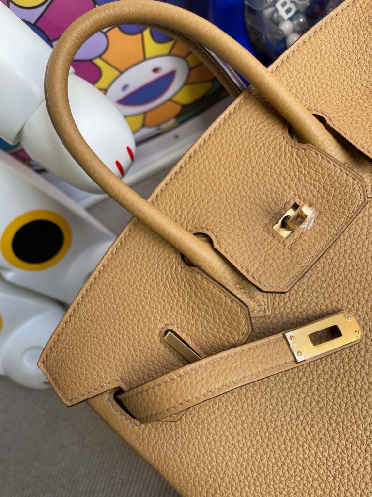 Hermès(爱马仕)Birkin 铂金包 原厂小牛皮 4B 饼干色 金扣 25cm 顶级手缝-拉尔森鳄鱼皮具定制 - 爱马仕包包官网 Hermès(爱马仕)Birkin 铂金包 原厂小牛皮 4B 饼干色 金扣 25cm 顶级手缝