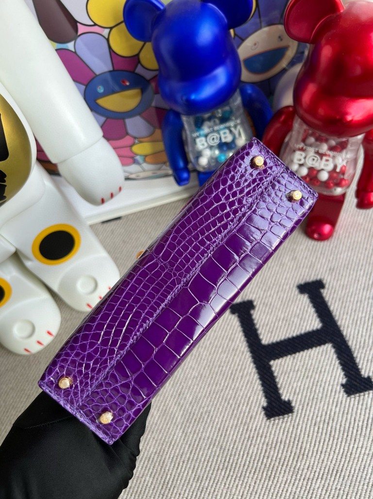 Hermès(爱马仕)Mini kelly ll Alligator shiny 亮面鳄鱼 L5 极度紫 金扣 顶级手缝-拉尔森鳄鱼皮具定制 - 爱马仕包包官网 Hermès(爱马仕)Mini kelly ll Alligator shiny 亮面鳄鱼 L5 极度紫 金扣 顶级手缝