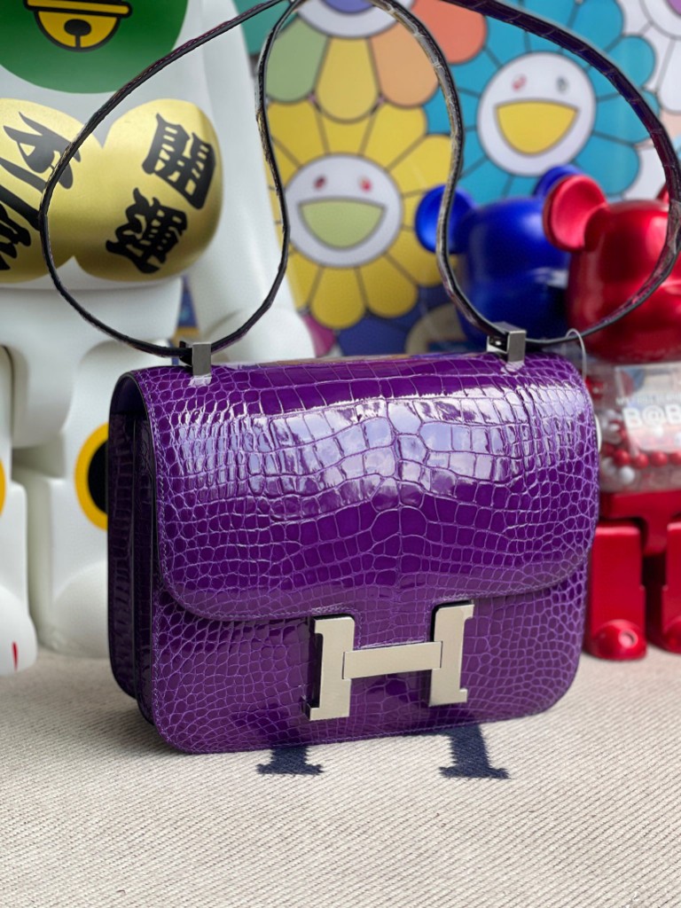 Hermès(爱马仕)Constance 康斯坦斯 Alligator shiny 亮面鳄鱼 极度紫 银扣 24cm 顶级手缝-拉尔森鳄鱼皮具定制 - 爱马仕包包官网 Hermès(爱马仕)Constance 康斯坦斯 Alligator shiny 亮面鳄鱼 极度紫 银扣 24cm 顶级手缝