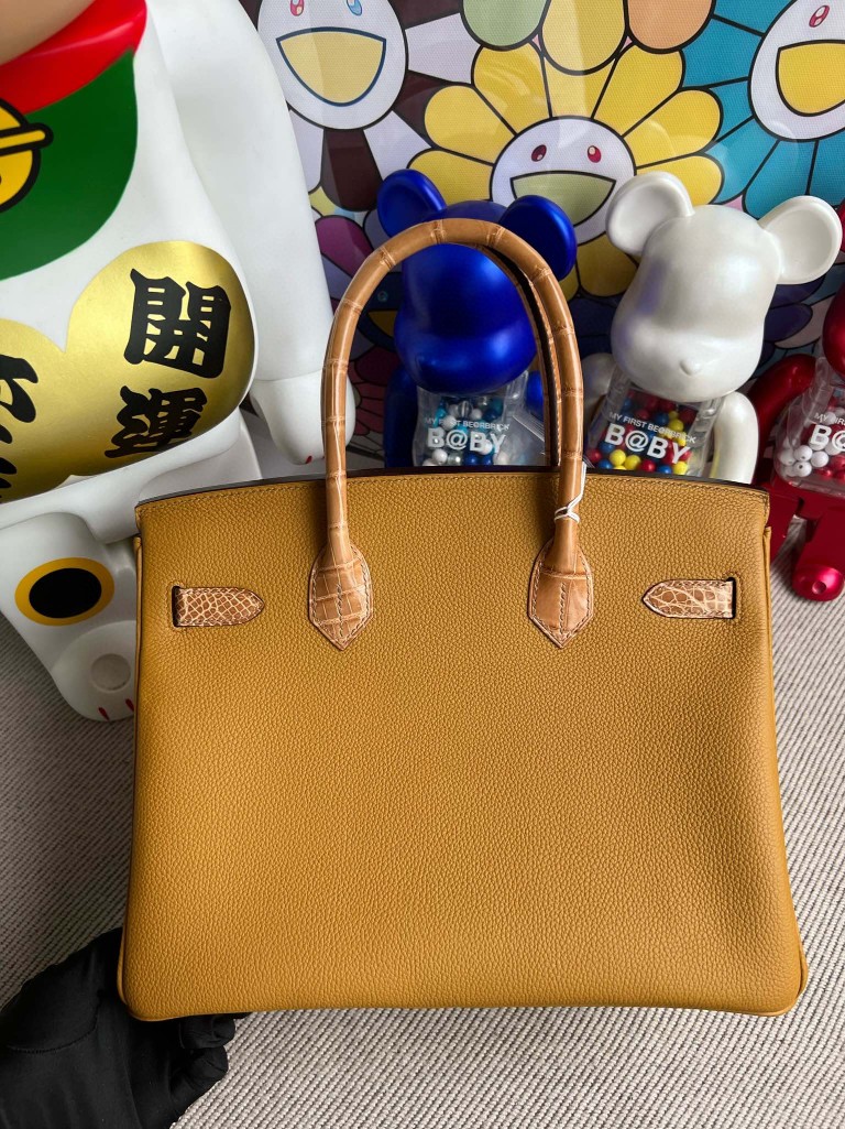 Hermès(爱马仕)Birkin Touch 系列 芝麻色 拼 杏色 鳄鱼 金扣 30cm 顶级手缝-拉尔森鳄鱼皮具定制 - 爱马仕包包官网 Hermès(爱马仕)Birkin Touch 系列 芝麻色 拼 杏色 鳄鱼 金扣 30cm 顶级手缝