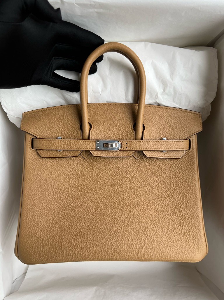 Hermès(爱马仕)Birkin 铂金包 原厂小牛皮 饼干色 Biscuit 银扣 25cm 顶级手缝-拉尔森鳄鱼皮具定制 - 爱马仕包包官网 Hermès(爱马仕)Birkin 铂金包 原厂小牛皮 饼干色 Biscuit 银扣 25cm 顶级手缝