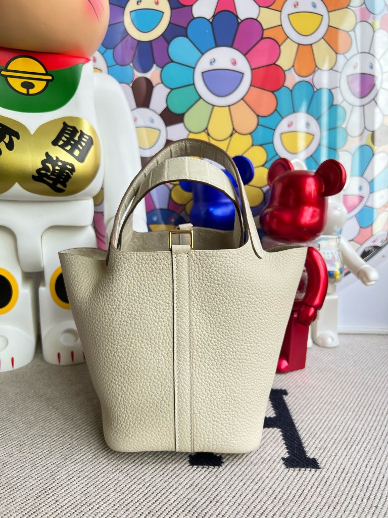 Hermès(爱马仕)Picotin 菜篮子 touch 奶昔白 雾面鳄鱼 金扣 18cm 顶级手缝-拉尔森鳄鱼皮具定制 - 爱马仕包包官网 Hermès(爱马仕)Picotin 菜篮子 touch 奶昔白 雾面鳄鱼 金扣 18cm 顶级手缝