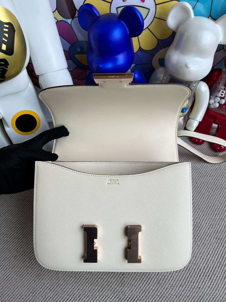 Hermès(爱马仕)Constance 康斯坦斯 Epsom 掌纹皮 ck10 奶昔白 Craie 玫瑰金扣 Rose gold 24cm 顶级手缝-拉尔森鳄鱼皮具定制 - 爱马仕包包官网 Hermès(爱马仕)Constance 康斯坦斯 Epsom 掌纹皮 ck10 奶昔白 Craie 玫瑰金扣 Rose gold 24cm 顶级手缝