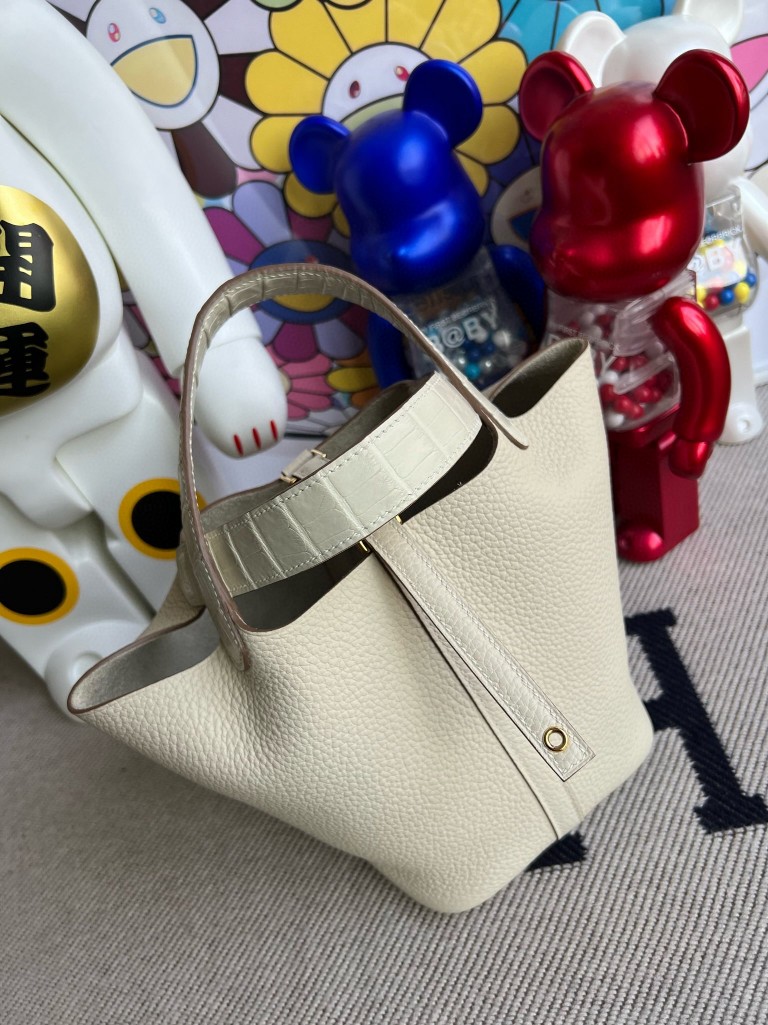 Hermès(爱马仕)Picotin 菜篮子 touch 奶昔白 雾面鳄鱼 金扣 18cm 顶级手缝-拉尔森鳄鱼皮具定制 - 爱马仕包包官网 Hermès(爱马仕)Picotin 菜篮子 touch 奶昔白 雾面鳄鱼 金扣 18cm 顶级手缝