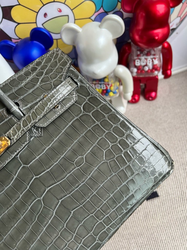 Hermès(爱马仕)Birkin 铂金包 Crocodile shiny 亮面两点鳄鱼 锡器灰 金扣 25cm 顶级手缝-拉尔森鳄鱼皮具定制 - 爱马仕包包官网 Hermès(爱马仕)Birkin 铂金包 Crocodile shiny 亮面两点鳄鱼 锡器灰 金扣 25cm 顶级手缝