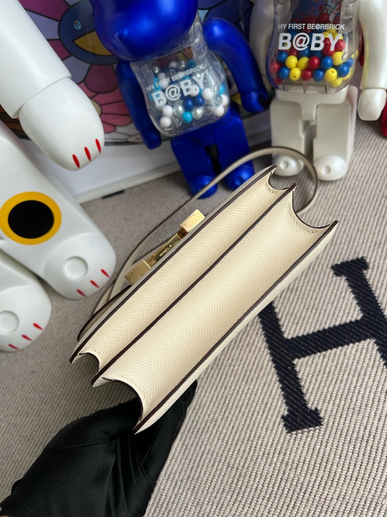 Hermès（爱马仕）Constance 康斯坦斯 Epsom nata 奶油白 金扣 18cm 顶级手缝