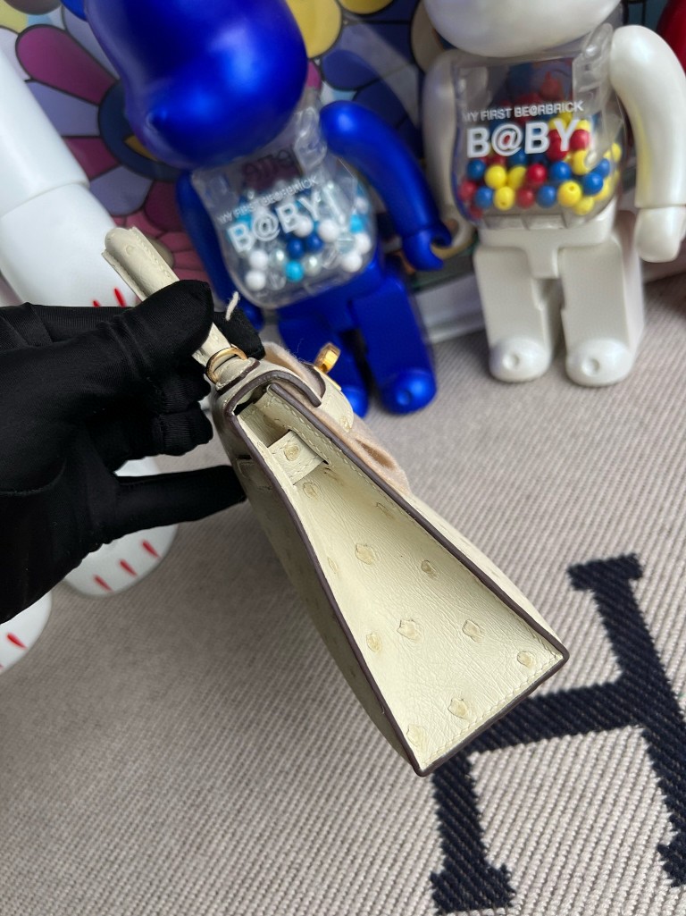 Hermès(爱马仕)Mini kelly ll Ostrich kk 鸵鸟 3C 羊毛白 金扣 19cm 顶级手缝-拉尔森鳄鱼皮具定制 - 爱马仕包包官网 Hermès(爱马仕)Mini kelly ll Ostrich kk 鸵鸟 3C 羊毛白 金扣 19cm 顶级手缝