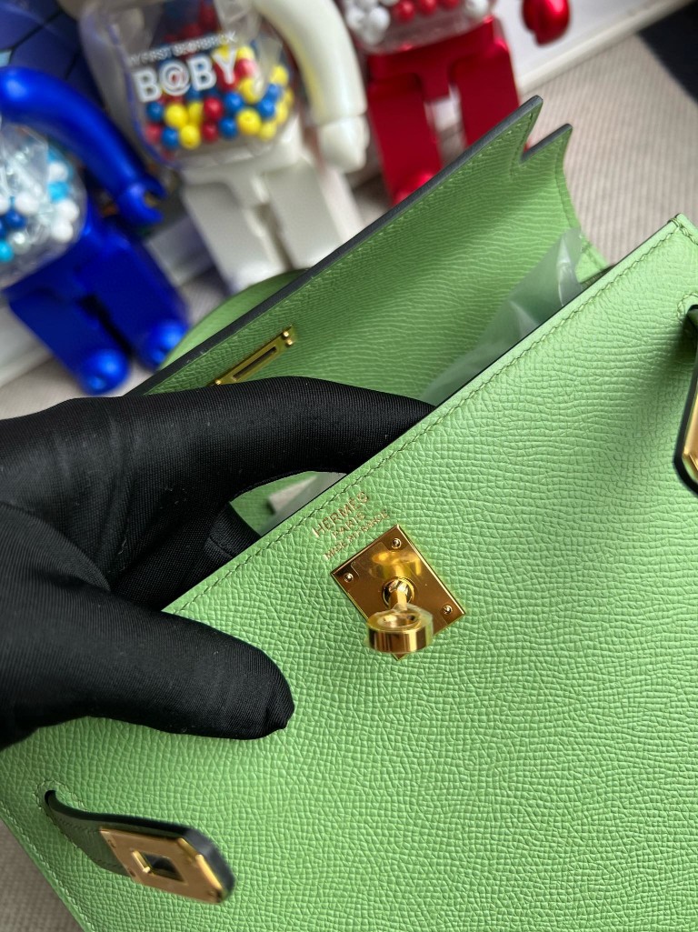 Hermès(爱马仕)kelly 凯莉包 原厂掌纹皮 Epsom 3I 牛油果绿 金扣 25cm 顶级手缝-拉尔森鳄鱼皮具定制 - 爱马仕包包官网 Hermès(爱马仕)kelly 凯莉包 原厂掌纹皮 Epsom 3I 牛油果绿 金扣 25cm 顶级手缝