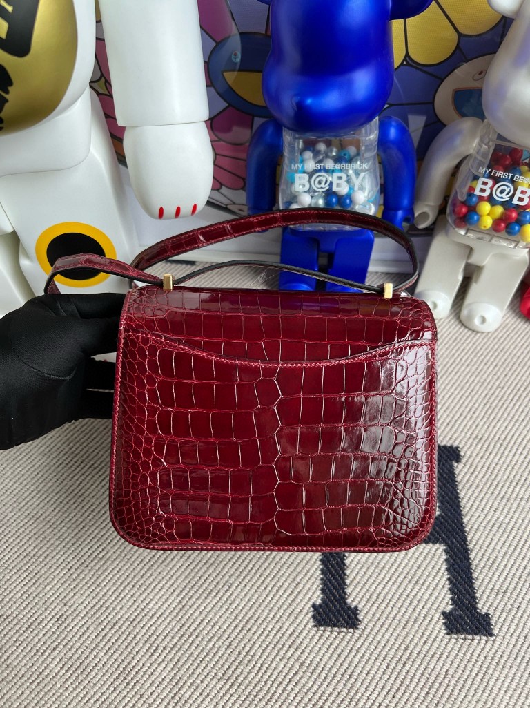 Hermès（爱马仕）Constance 康斯坦斯 Alligator shiny 亮面鳄鱼 F5 勃艮第酒红 金扣 18cm
