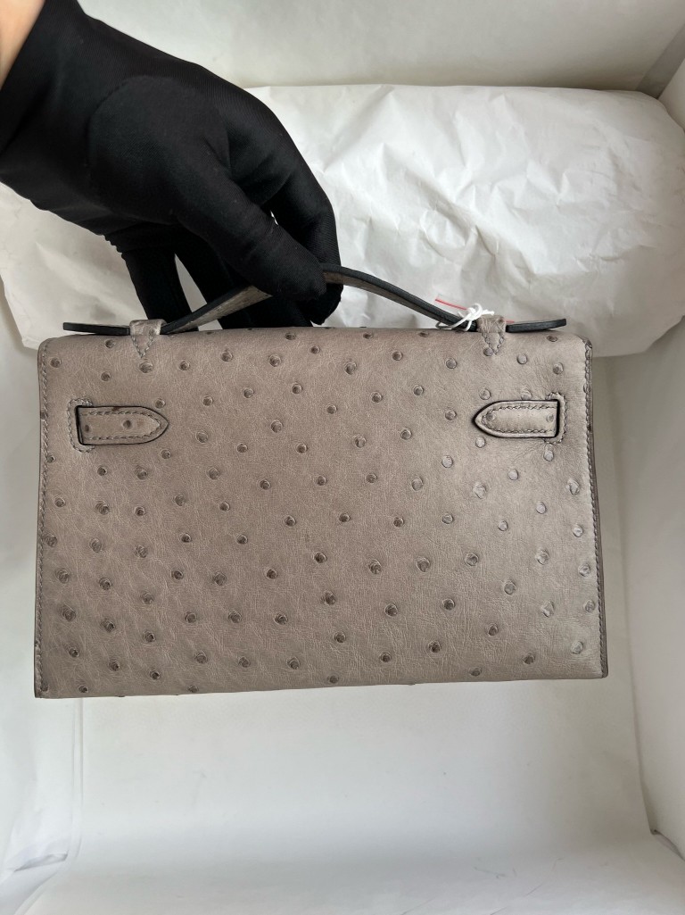 Hermès(爱马仕)Mini pochette Ostrich kk 鸵鸟 M8 沥青灰 gris ashpite 银扣 22cm-拉尔森鳄鱼皮具定制 - 爱马仕包包官网 Hermès(爱马仕)Mini pochette Ostrich kk 鸵鸟 M8 沥青灰 gris ashpite 银扣 22cm