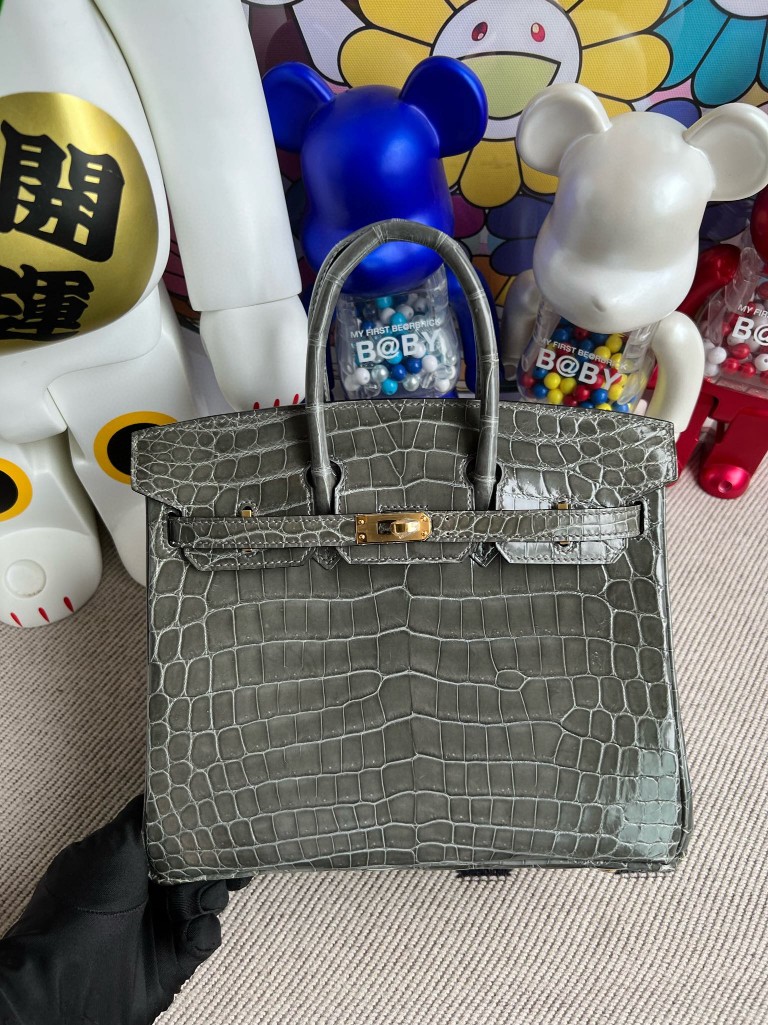 Hermès(爱马仕)Birkin 铂金包 Crocodile shiny 亮面两点鳄鱼 锡器灰 金扣 25cm 顶级手缝-拉尔森鳄鱼皮具定制 - 爱马仕包包官网 Hermès(爱马仕)Birkin 铂金包 Crocodile shiny 亮面两点鳄鱼 锡器灰 金扣 25cm 顶级手缝