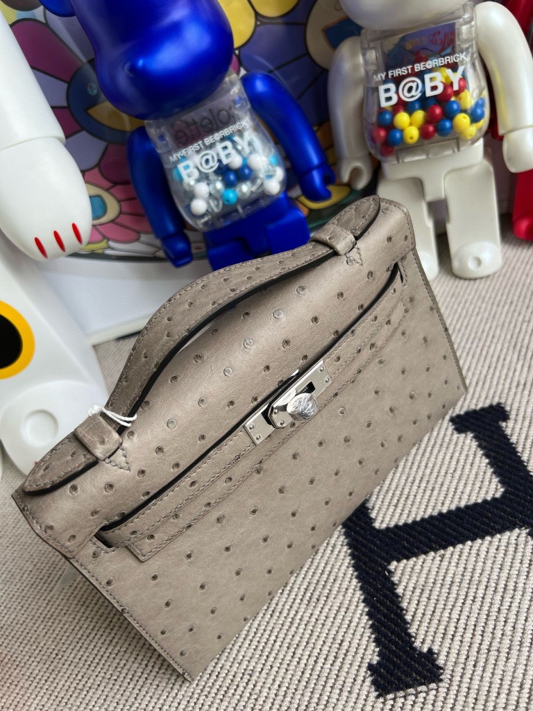 Hermès(爱马仕)Mini pochette Ostrich kk 鸵鸟 M8 沥青灰 gris ashpite 银扣 22cm-拉尔森鳄鱼皮具定制 - 爱马仕包包官网 Hermès(爱马仕)Mini pochette Ostrich kk 鸵鸟 M8 沥青灰 gris ashpite 银扣 22cm