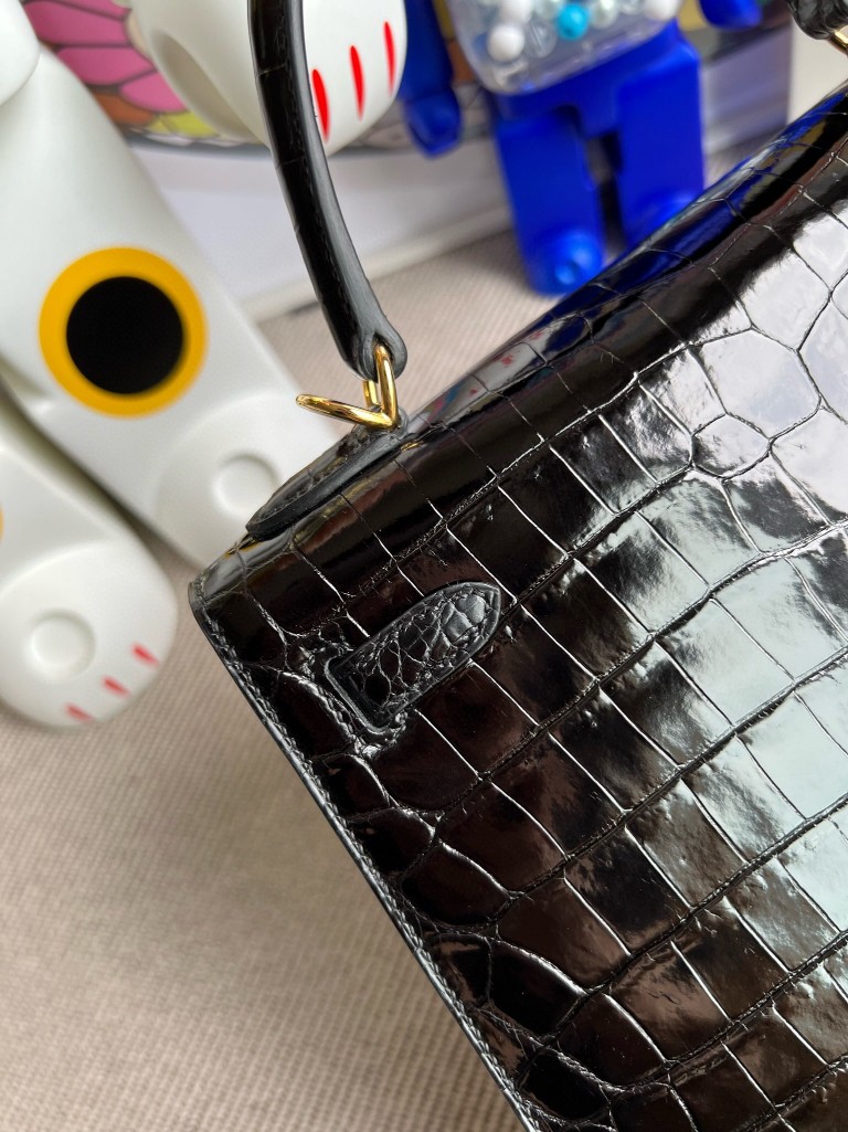 Hermès(爱马仕)Kelly 凯莉包 Crocodile shiny 亮面鳄鱼 ck89 黑色 noir 金扣 25cm 顶级手缝-拉尔森鳄鱼皮具定制 - 爱马仕包包官网 Hermès(爱马仕)Kelly 凯莉包 Crocodile shiny 亮面鳄鱼 ck89 黑色 noir 金扣 25cm 顶级手缝