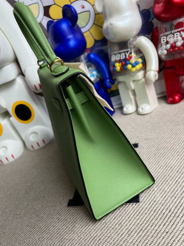 Hermès(爱马仕)kelly 凯莉包 原厂掌纹皮 Epsom 3I 牛油果绿 金扣 25cm 顶级手缝-拉尔森鳄鱼皮具定制 - 爱马仕包包官网 Hermès(爱马仕)kelly 凯莉包 原厂掌纹皮 Epsom 3I 牛油果绿 金扣 25cm 顶级手缝